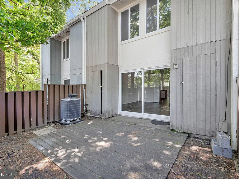 2202 Southgate Sq — Photo 20