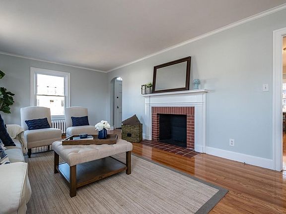 5th image of 126 Francis St