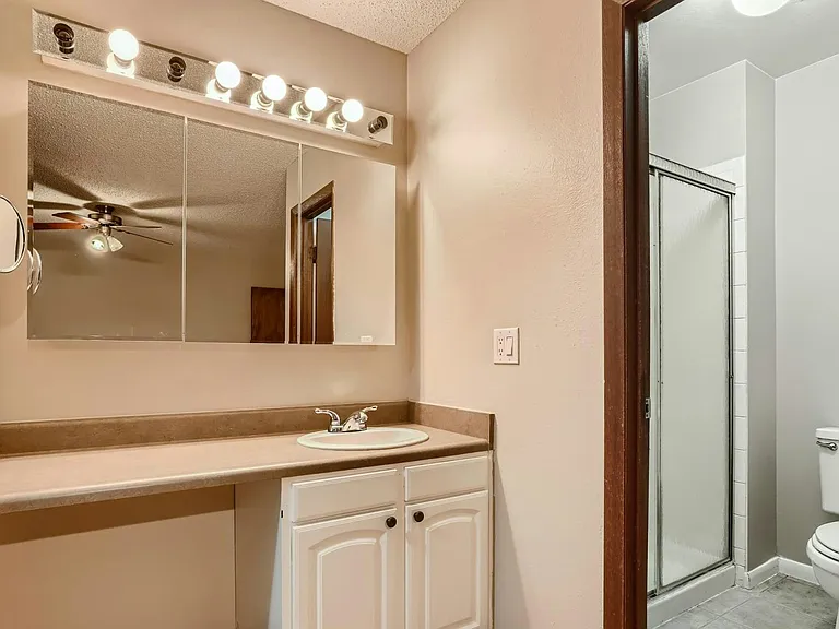 2528 S Vaughn Way #D — Photo 20
