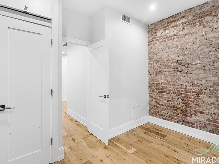 221 E 10th St #6 — Photo 6