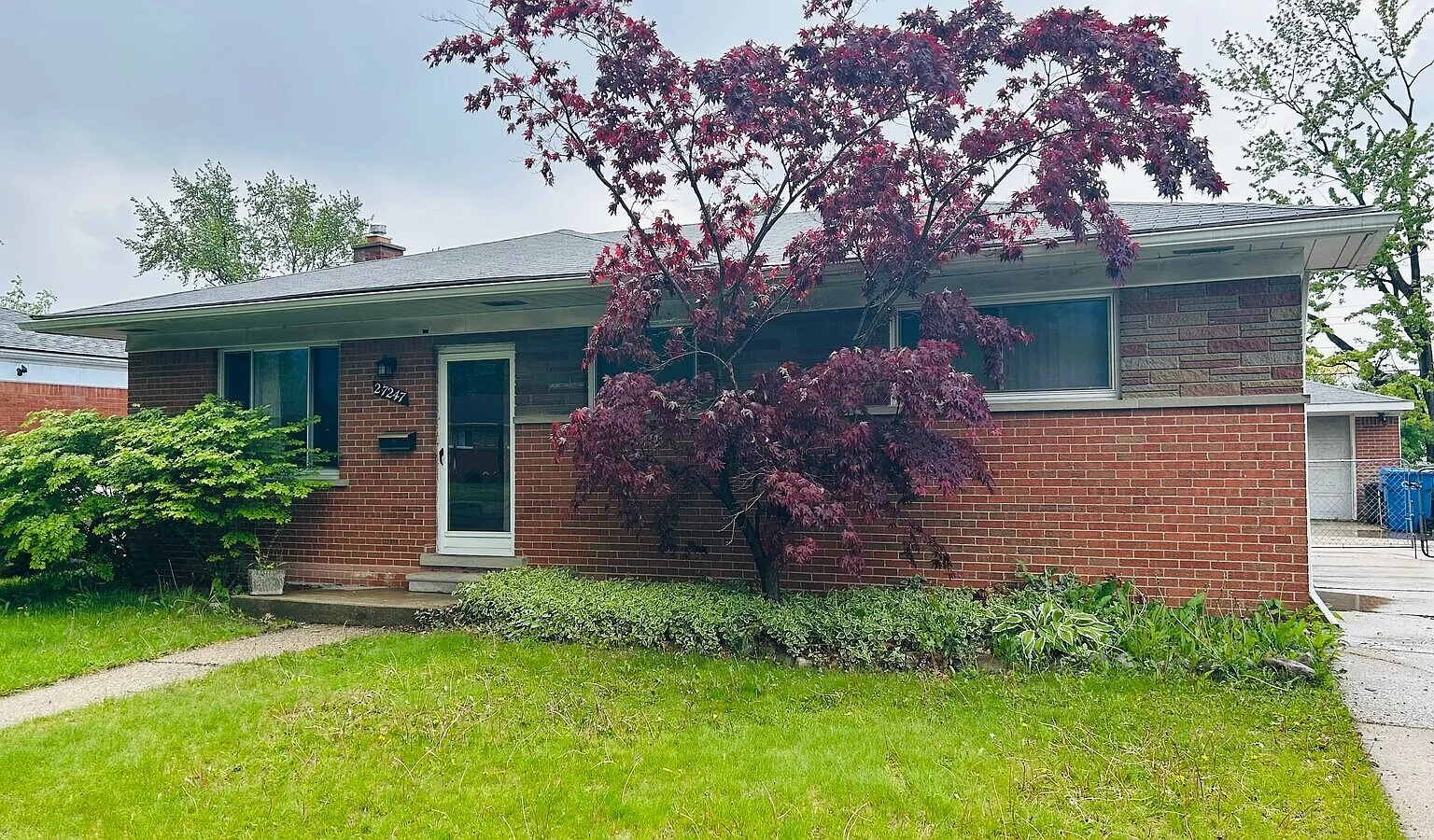 3 bed, 1.5 bath, 1250 sqft, $2,000 — Photo 1