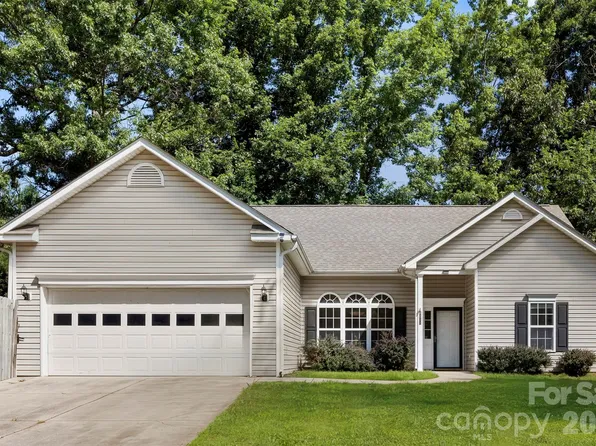 8011 Maxwelton Dr, Huntersville, NC 28078