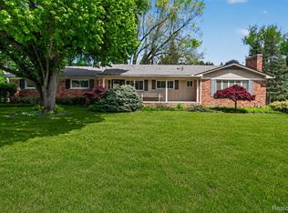 857 Helston Rd, Bloomfield Hills, MI 48304