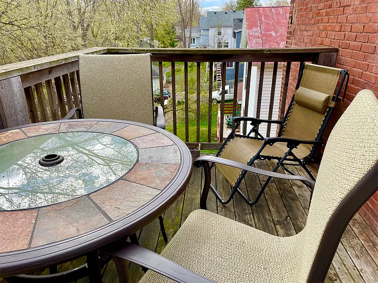 401 Laurel St W #2 — Photo 3