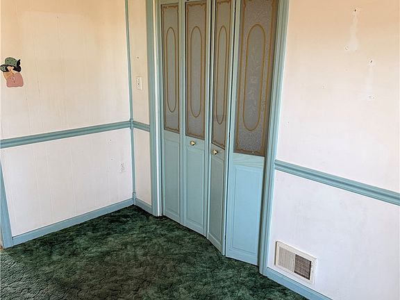5th image of 1015 Cascade Rd