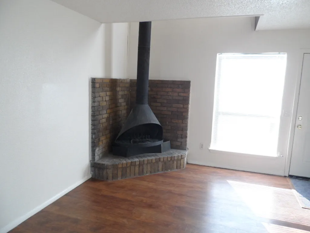 2504 N Hudson ($0 Renew Fee) — Photo 4