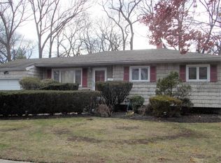 22 Lorigan St, Islip Terrace, NY 11752