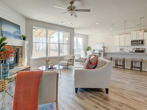 4th image of 149 Waterford Cir
