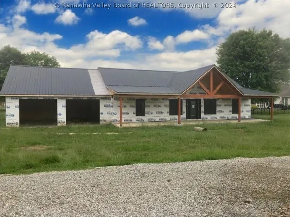 5 Omega Dr, New Haven, WV 25265