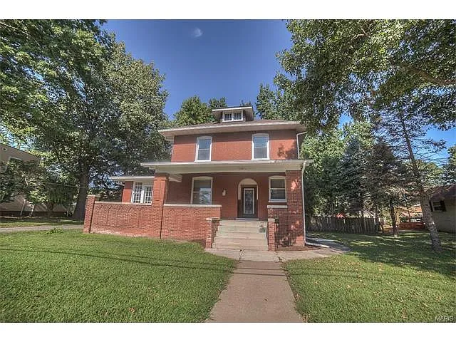 1301 E B St photo 1
