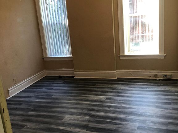 3rd image of 4594 Evans Ave