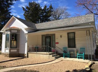 327 College St, Halstead, KS 67056