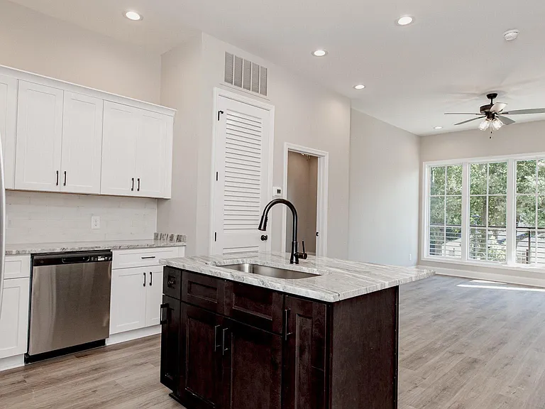 1009 Northside Dr — Photo 21