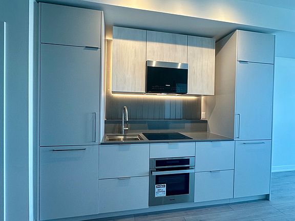 3rd image of 1 Fairview Rd E #1705