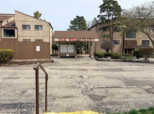 52 Oak Hill Colony APT 5, Fox Lake, IL