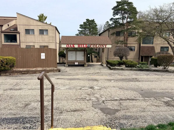 52 Oak Hill Colony APT 5, Fox Lake, IL 60020