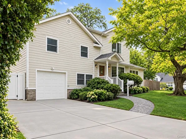 21 Edgewood, Plainview, NY 11803