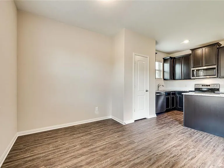 228 Ryan St — Photo 11