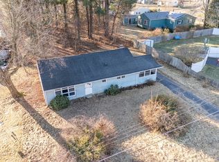 17 Pebble Mill Rd, Springfield, MA 01118