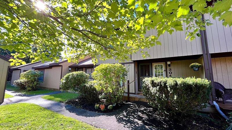 2nd image of 304 Huntington Court