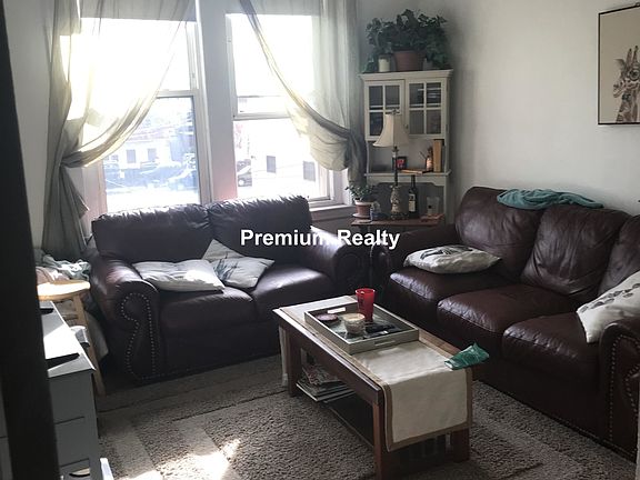 Living Room/Bedroom 4