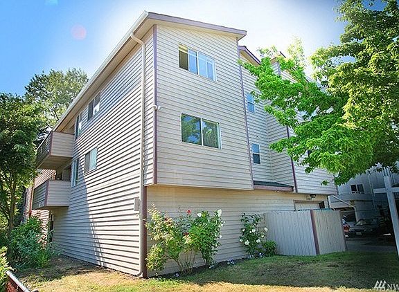 2nd image of 14009 32nd Ave NE