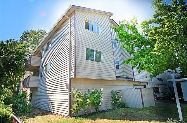 1st image of 14009 32nd Ave NE APT 204