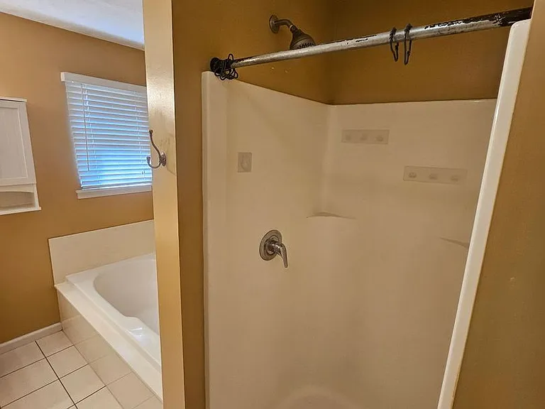 2018 Hickory Dr — Photo 16