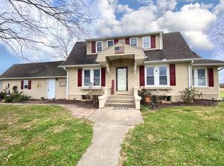 1381 County Road 2000 N, Cisne, IL 62823