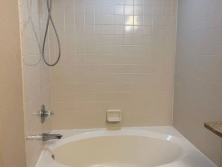 5225 White Willow Dr #J130 — Photo 26
