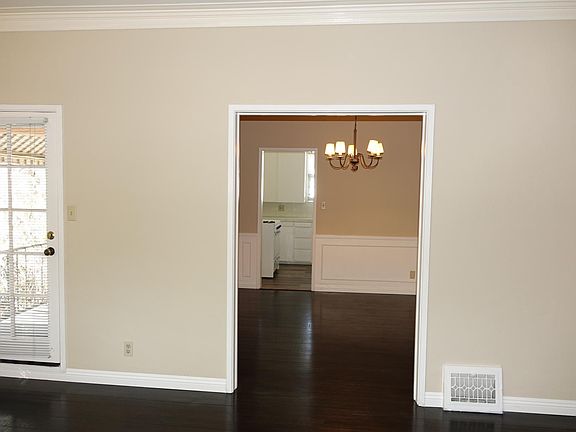 5th image of 821 1/2 E Doran St