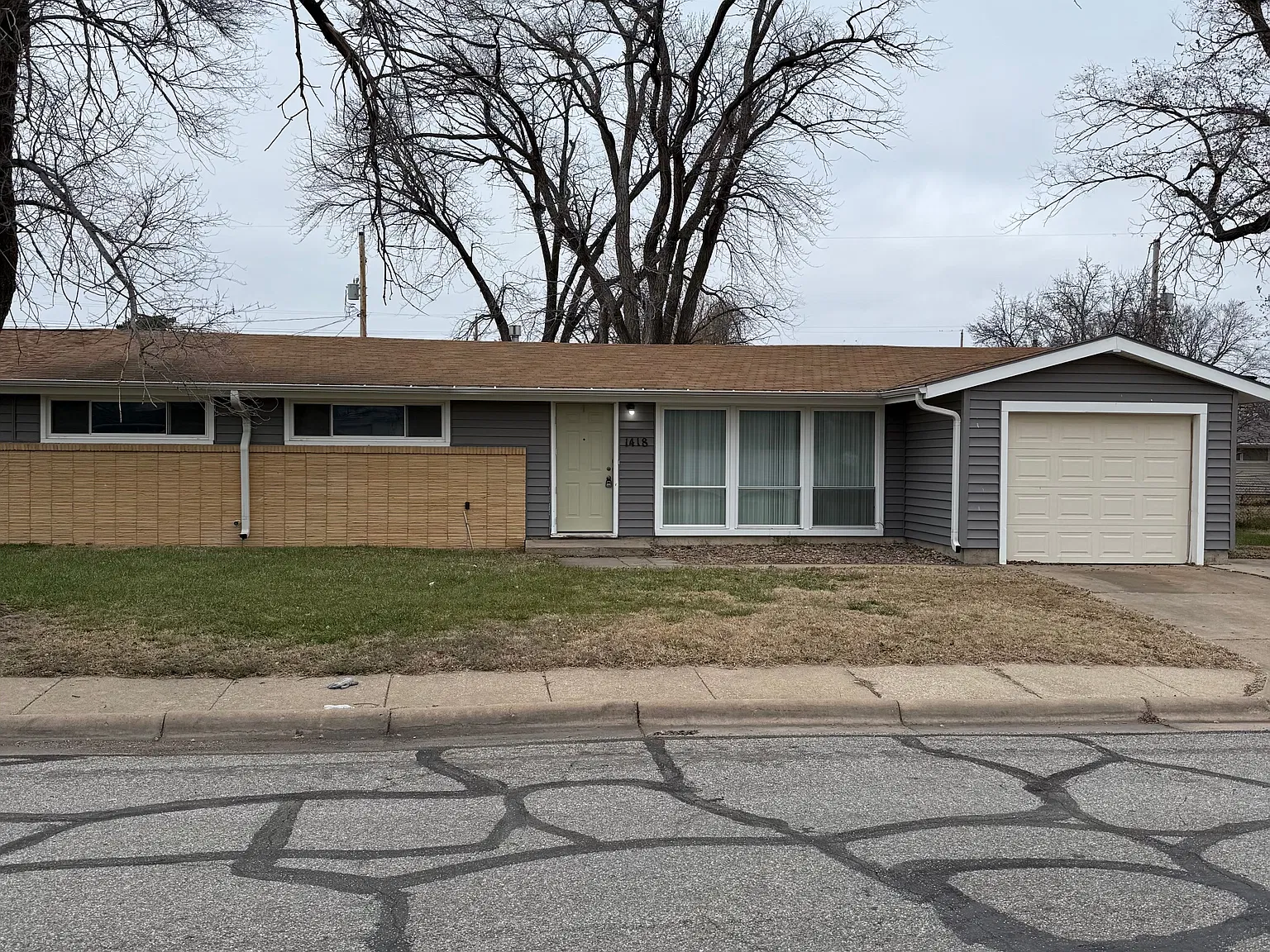 3 bed, 1144 sqft, $1,200 — Photo 1