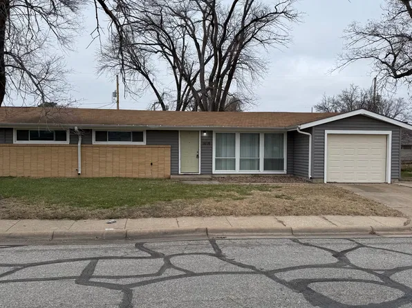 1418 Brittany Ave, Salina, KS 67401