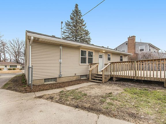 3rd image of 3827 Collingwood Ave SW