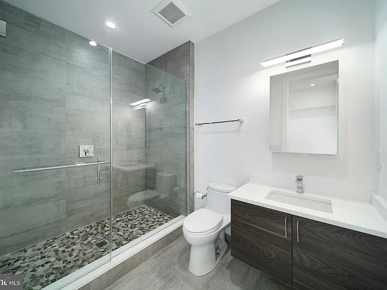 142R S Front St — Photo 23