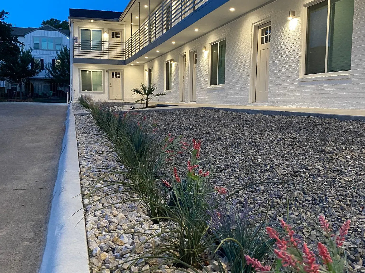 2201 N Garrett Ave — Photo 1