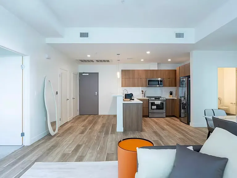 801 1/2 S Berendo St #1 — Photo 2