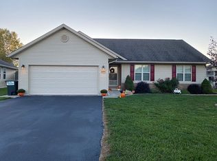 1099 Tarra Oaks Dr, Findlay, OH 45840