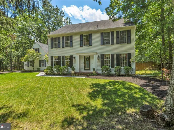 14 Glen Lake Dr, Medford, NJ 08055