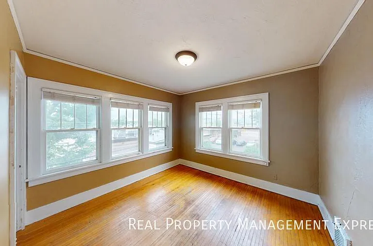 507 W 25th St — Photo 8