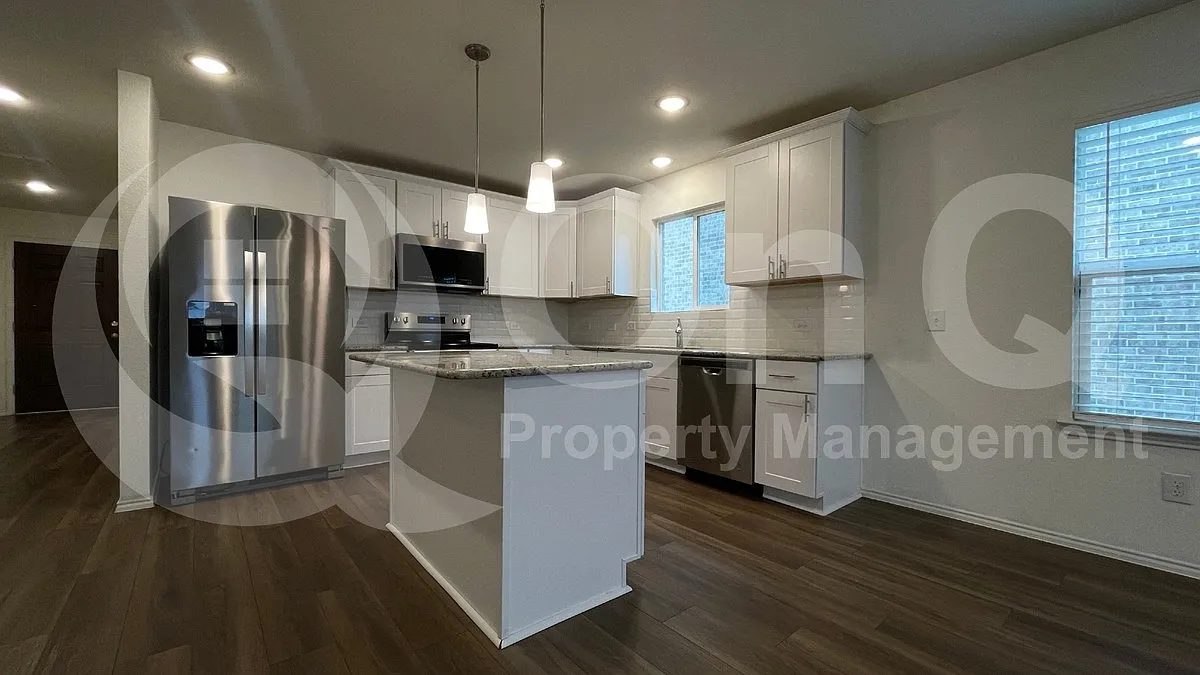 3 bed, 2.0 bath, 1743 sqft, $2,199 — Photo 4