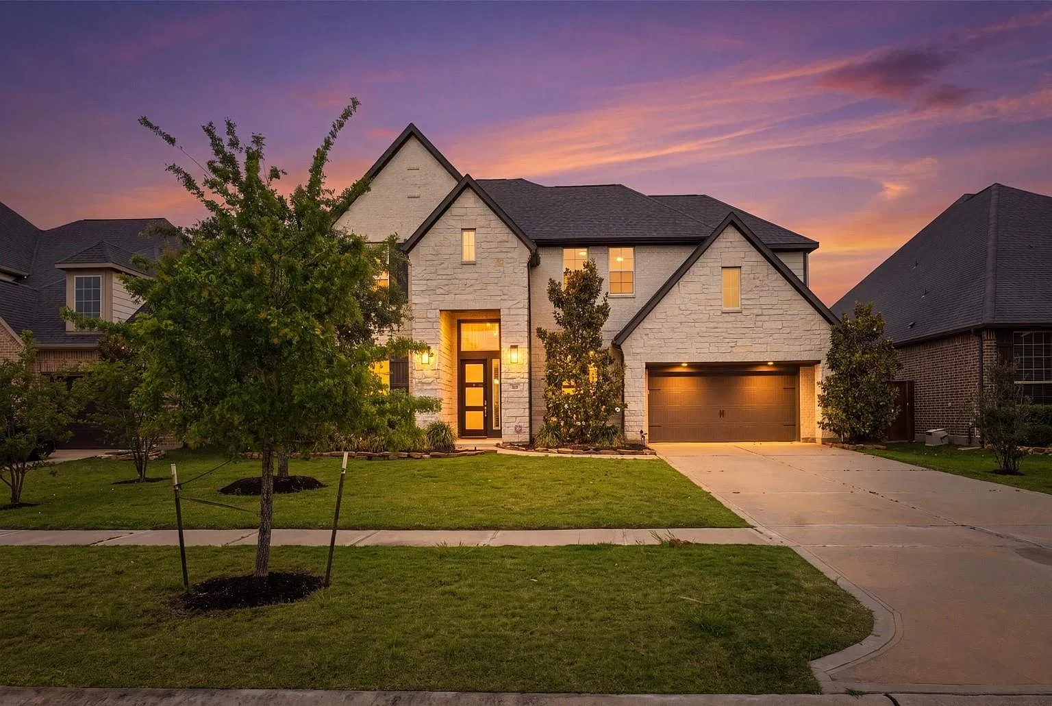 5 bed, 4.5 bath, 4182 sqft, $4,500 — Photo 1