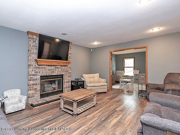 3rd image of 4320 Goldenwood Dr