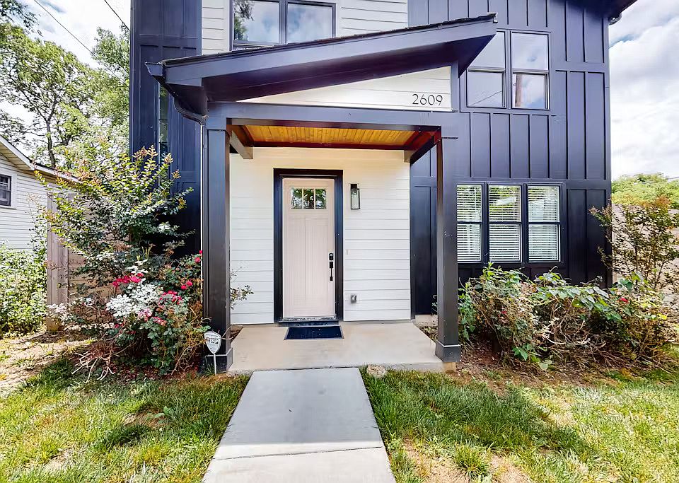1st image of 2609 Alameda St