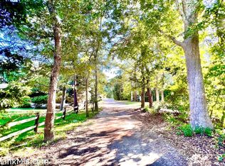 45 Menahan St, Oak Bluffs, MA 02557