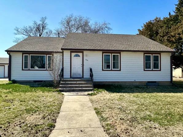 202 Church St, Linn, KS 66953