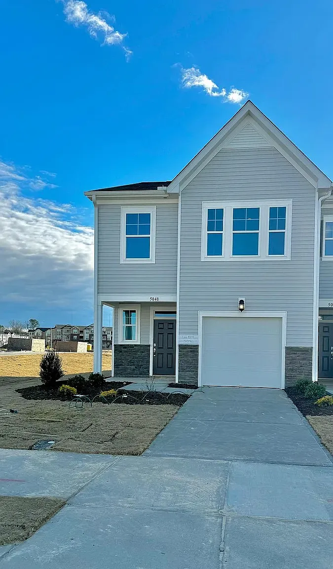 3 bed, 1860 sqft, $1,995 — Photo 2