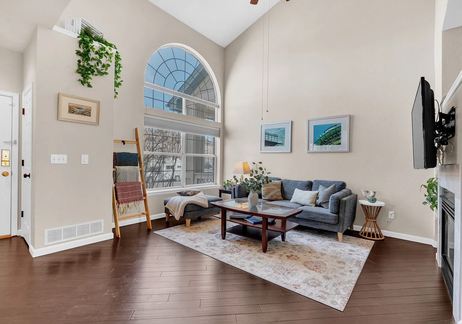 Gorgeous Upgraded Townhome in Sought-After Community Cherry Creek Schools — Photo 4