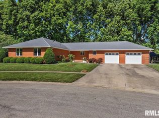 1317 Wood Mill Dr, Springfield, IL 62704