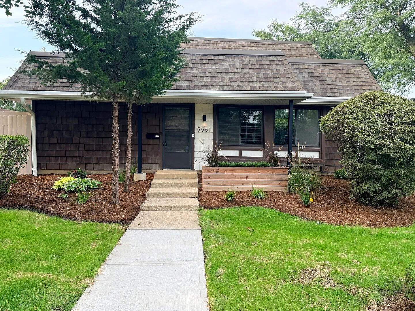 2 bed, 833 sqft, $1,850 — Photo 1